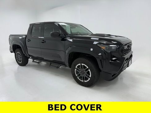 Used 2025 Toyota Tacoma TRD Sport image 1
