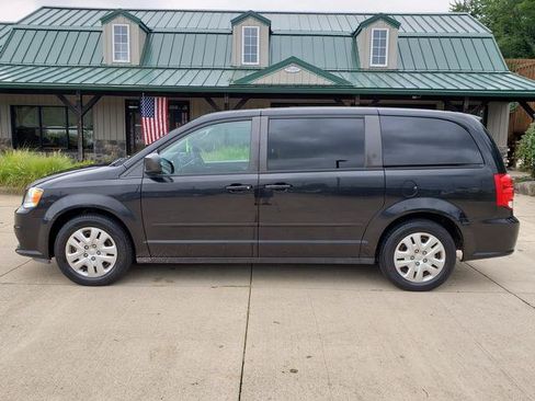 Used 2016 Dodge Grand Caravan SE w/ Quick Order Package 29E SE FWD image 2