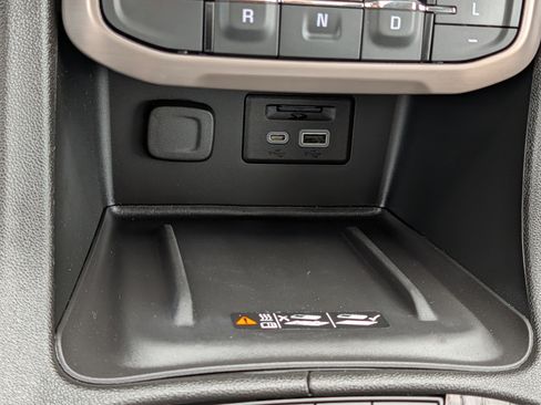 Used 2023 GMC Acadia Denali w/ Black Diamond Edition image 33