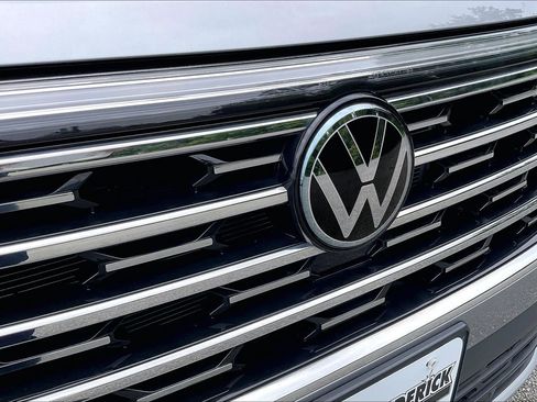 Used 2025 Volkswagen Atlas SEL AWD/4WD image 31