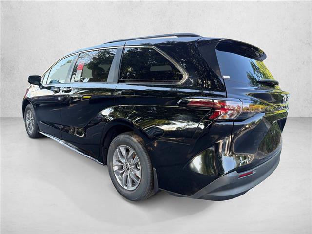 Used 2026 Toyota Sienna XLE FWD image 5