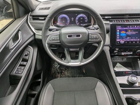 New 2025 Jeep Grand Cherokee L Altitude image 14