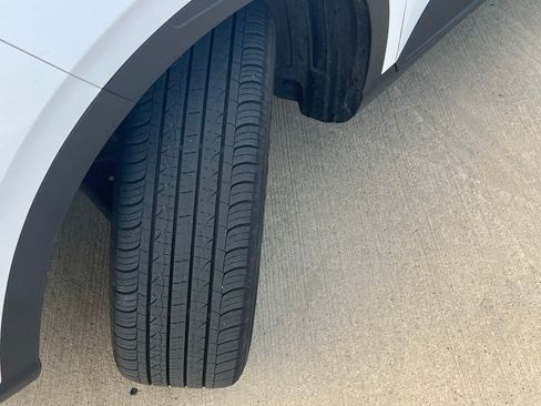 Certified 2023 Hyundai Venue SEL image 9