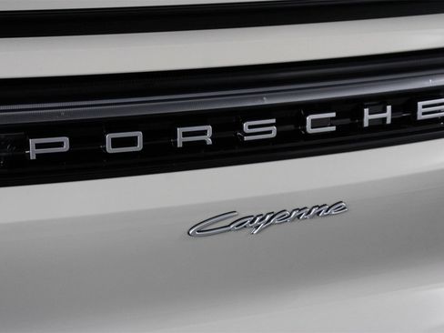 Used 2025 Porsche Cayenne E-Hybrid Coupe image 22