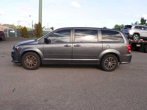 Used 2017 Dodge Grand Caravan SE FWD image 8