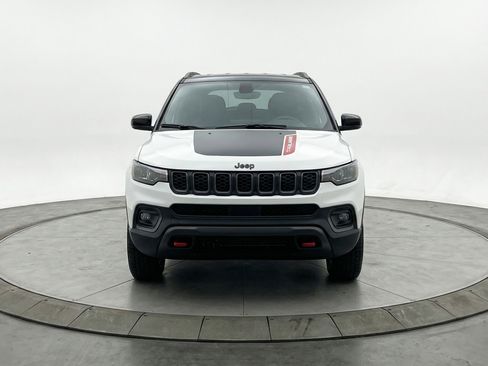 Used 2025 Jeep Compass Trailhawk image 2