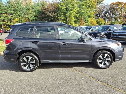 Used 2017 Subaru Forester 2.5i Premium w/ All-Weather Package image 8