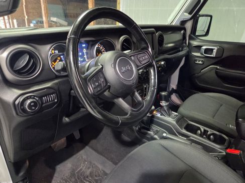 Certified 2021 Jeep Gladiator Willys image 5