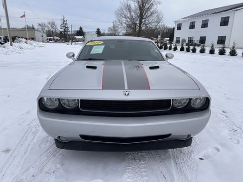 Used 2010 Dodge Challenger SE image 8