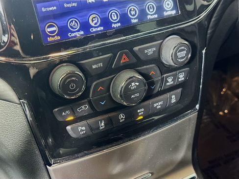 Used 2021 Jeep Grand Cherokee Laredo X image 25