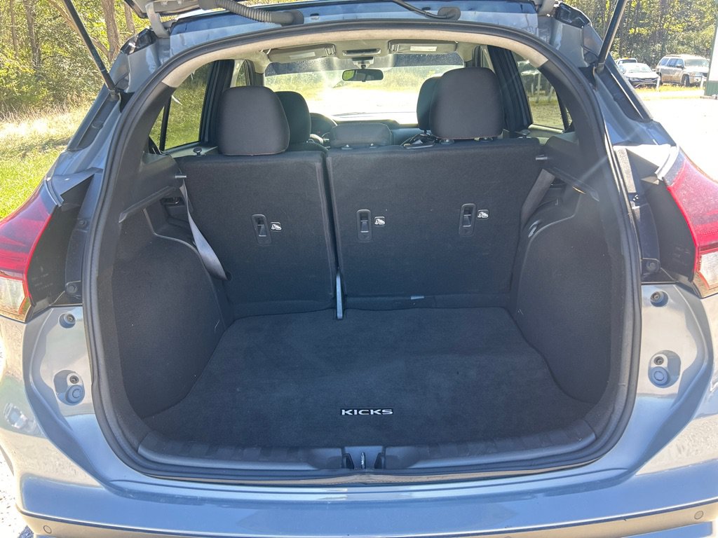 Used 2023 Nissan Kicks SR FWD image 17