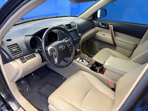 Used 2012 Toyota Highlander Limited w/ Tow Pkg AWD/4WD image 12