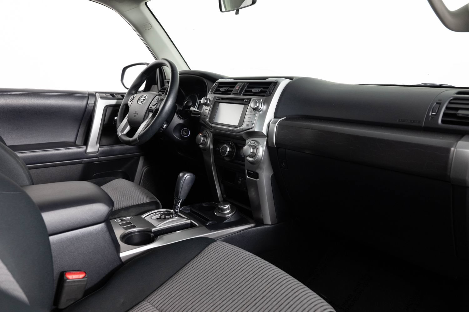 Used 2019 Toyota 4Runner SR5 AWD/4WD image 25