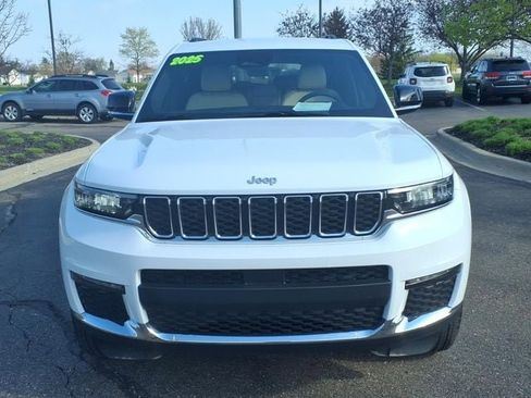 Used 2025 Jeep Grand Cherokee L Limited AWD/4WD image 2