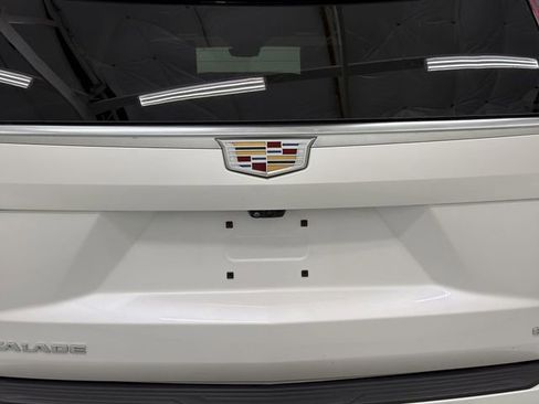 Used 2024 Cadillac Escalade ESV Premium Luxury w/ LPO, Floor Liner Package AWD/4WD image 18