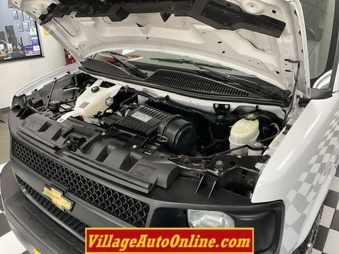 Used 2017 Chevrolet Express 2500 Extended RWD image 37