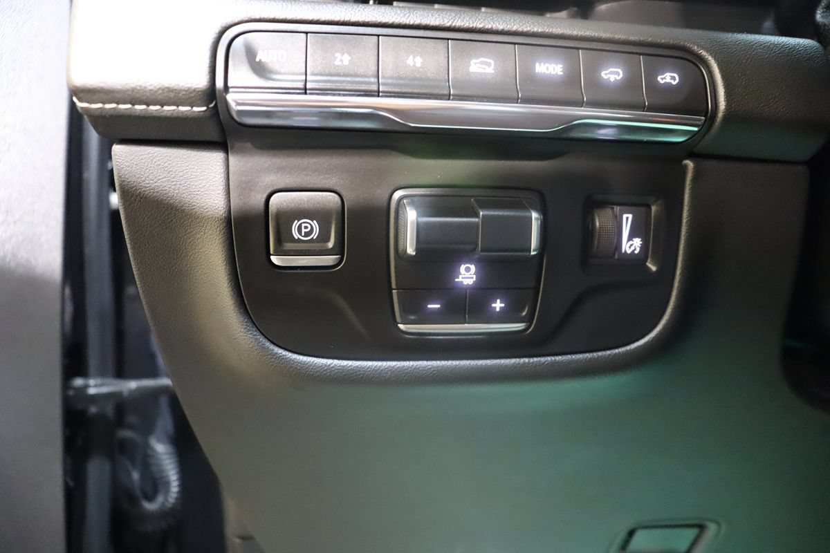 Used 2024 Cadillac Escalade ESV Sport w/ LPO, ONYX Package AWD/4WD image 35