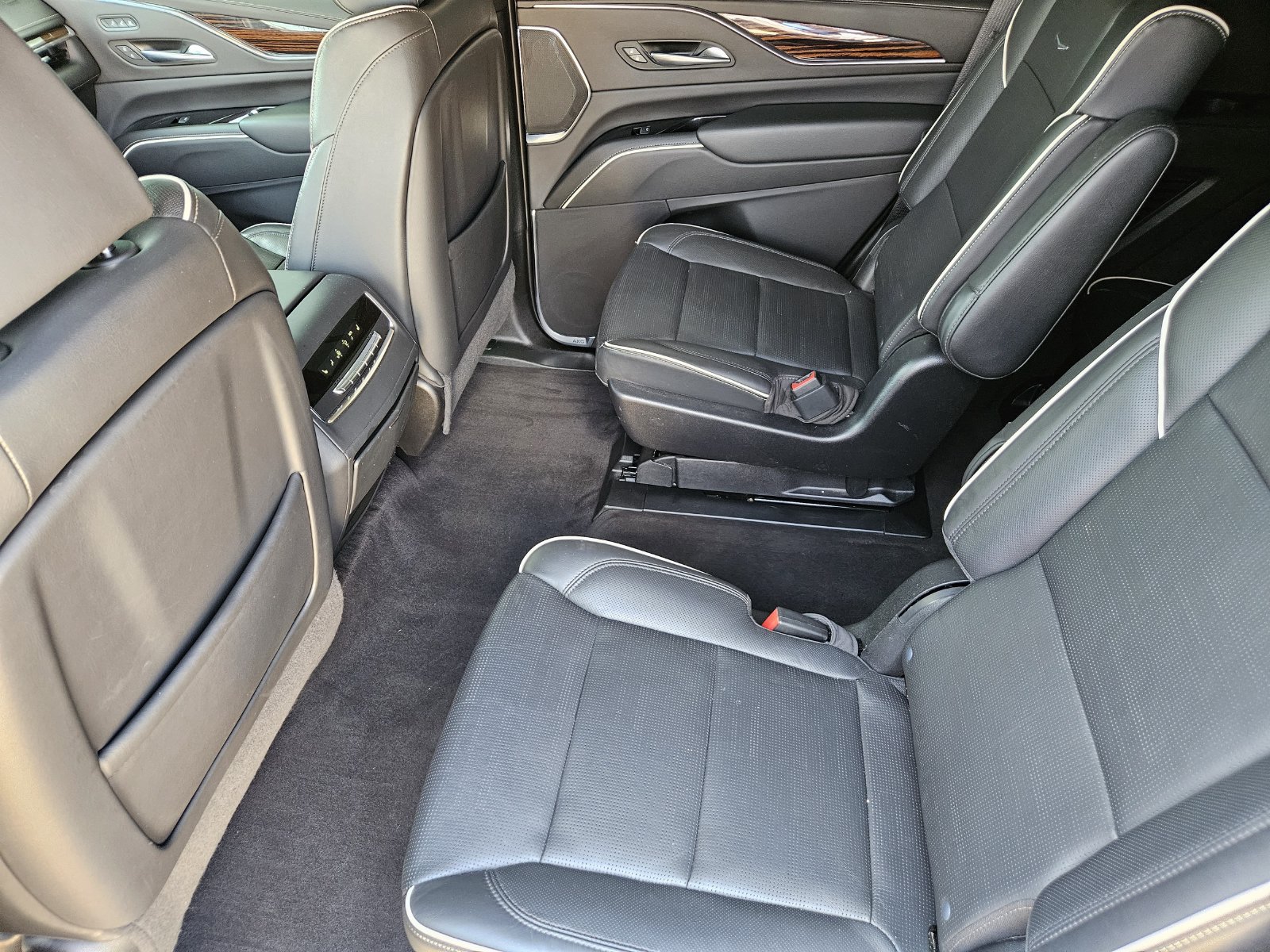 Used 2023 Cadillac Escalade Premium Luxury AWD/4WD image 32