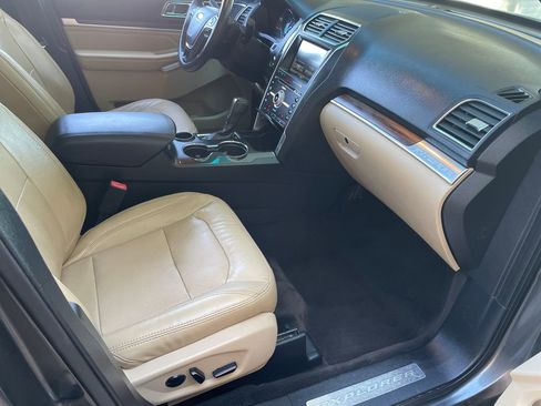 Used 2016 Ford Explorer Limited image 32