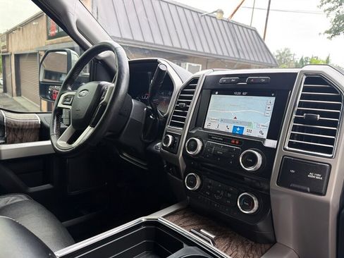 Used 2017 Ford F250 Lariat w/ Lariat Ultimate Package AWD/4WD image 26