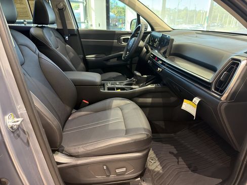 Used 2025 Kia Sorento EX w/ Panoramic Sunroof Package image 24