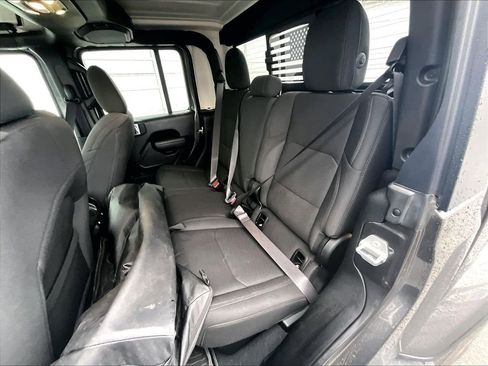 Used 2023 Jeep Gladiator Sport image 15