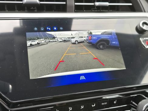 New 2027 Chevrolet Bolt LT w/ Comfort Package FWD image 32