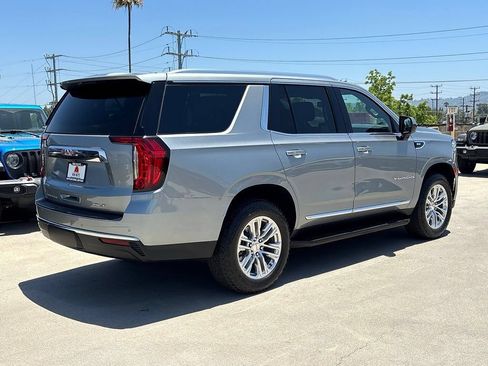 Used 2024 GMC Yukon SLT AWD/4WD image 3
