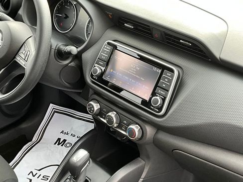 Certified 2025 Nissan Kicks Play S image 18