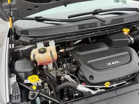Used 2017 Chrysler Pacifica Limited w/ Advanced Safetytec Group FWD image 72