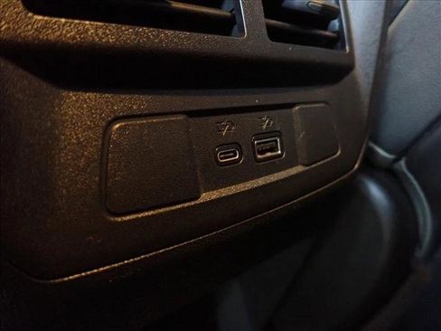 Used 2023 Chevrolet Colorado ZR2 w/ ZR2 Convenience Package III image 9