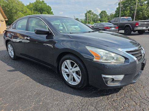 Used 2015 Nissan Altima 2.5 SV FWD image 18