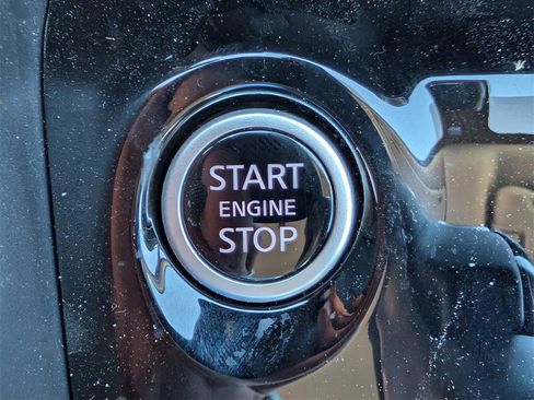 New 2025 Nissan Versa SR w/ Trunk Package image 30