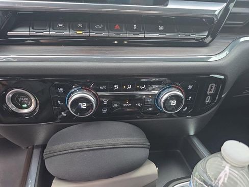 Used 2022 GMC Sierra 1500 SLT w/ SLT Convenience Package image 18