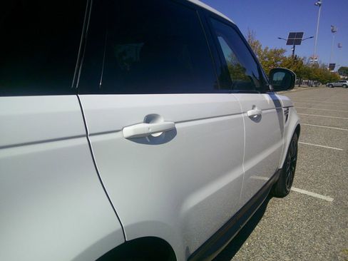 Used 2016 Land Rover Range Rover Sport HSE image 32