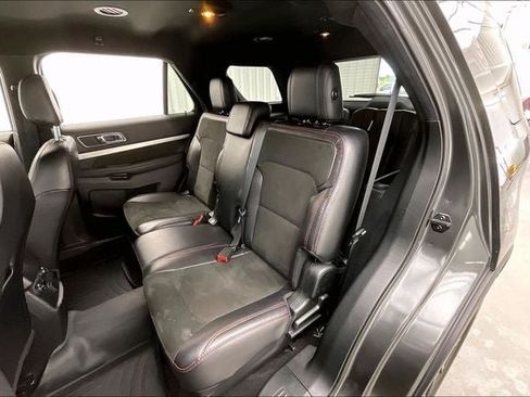 Used 2019 Ford Explorer XLT w/ Equipment Group 202A AWD/4WD image 19