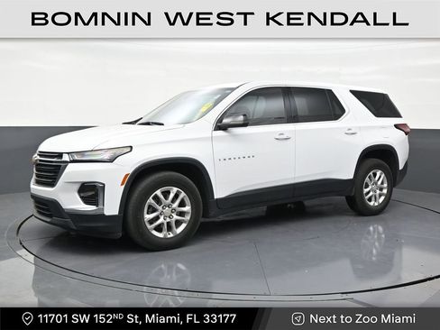 Used 2023 Chevrolet Traverse LS FWD image 1