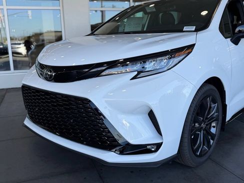 New 2026 Toyota Sienna XSE FWD image 3