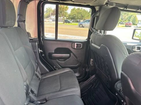 Used 2020 Jeep Gladiator Rubicon AWD/4WD image 9
