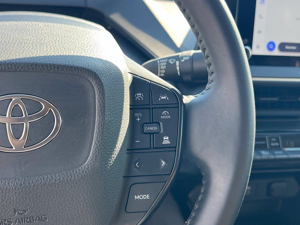 Used 2025 Toyota Prius LE FWD image 21