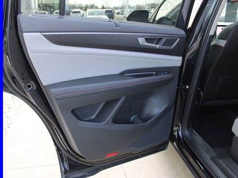 Used 2025 Volkswagen Atlas Peak Edition SE image 27