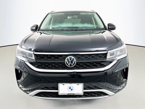 Used 2022 Volkswagen Taos SE FWD image 2