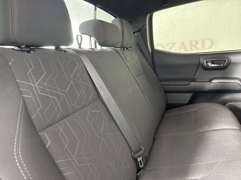 Used 2018 Toyota Tacoma TRD Off-Road image 18