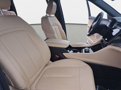 Used 2023 Jeep Grand Cherokee L Limited image 11