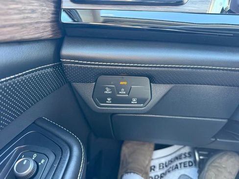 Certified 2024 Volkswagen Atlas SEL Premium R-Line image 19