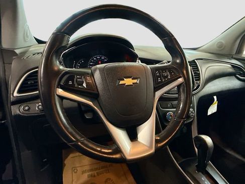 Used 2019 Chevrolet Trax LT w/ Driver Confidence Package image 12