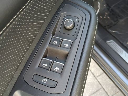 Certified 2024 Volkswagen Atlas Cross Sport SE image 19