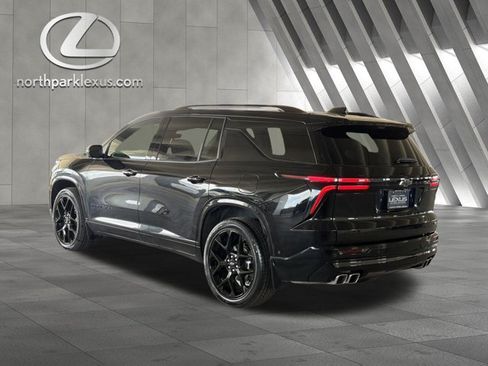 Used 2025 Chevrolet Traverse RS w/ LPO, Floor Liner Package FWD image 2