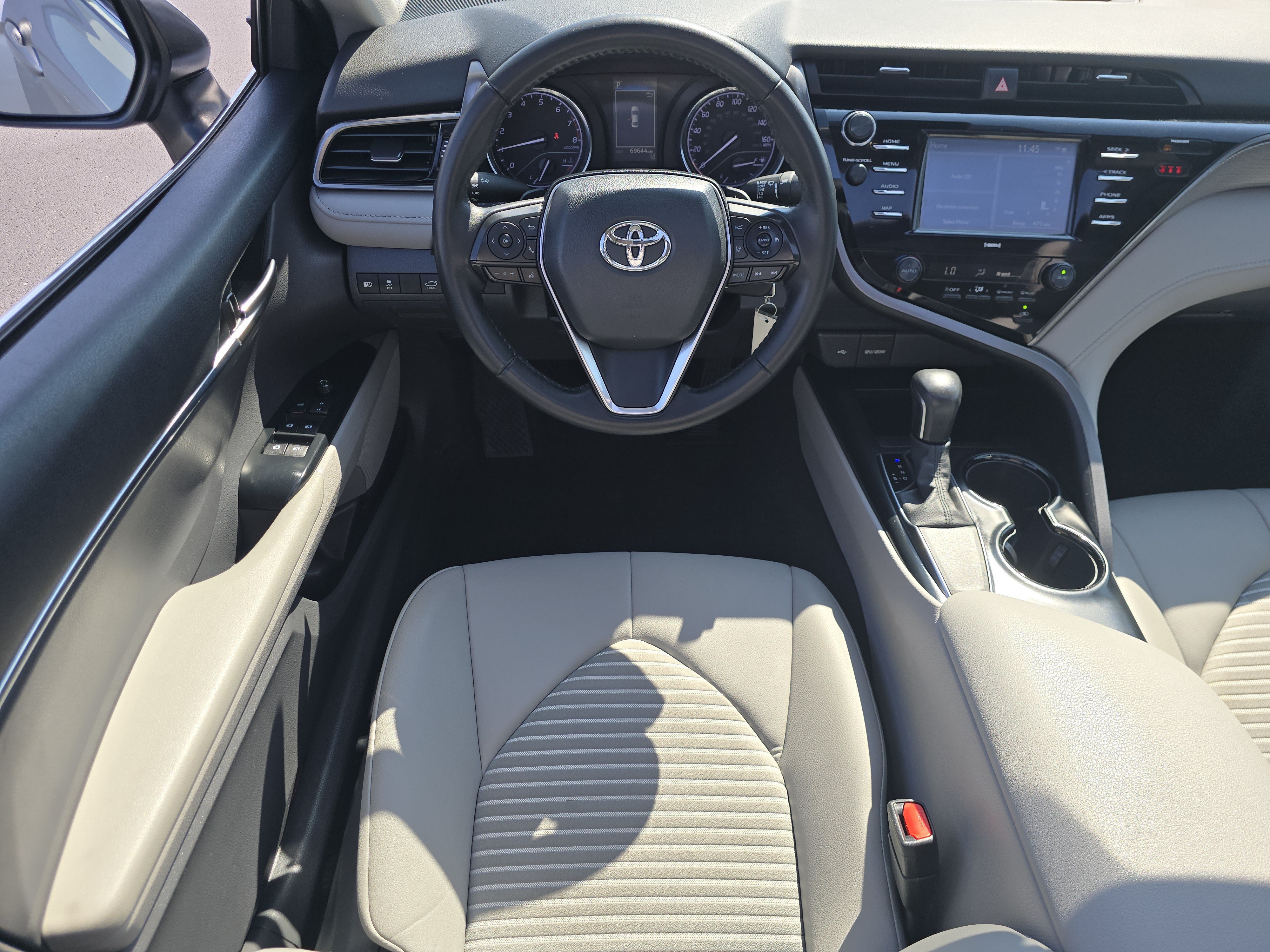 Used 2020 Toyota Camry SE FWD image 20