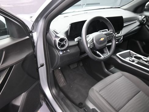 Used 2026 Chevrolet Equinox LT FWD image 12